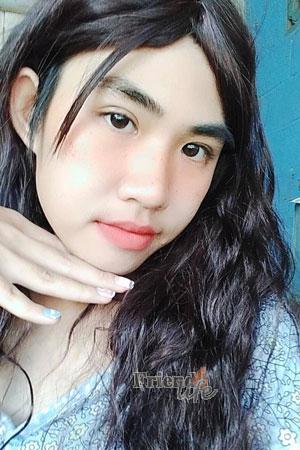 208628 - Pongarpha Age: 25 - Thailand