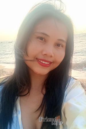 210935 - Anuchsara Age: 39 - Thailand