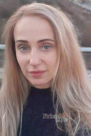 214026 - Julia Age: 41 - Russia
