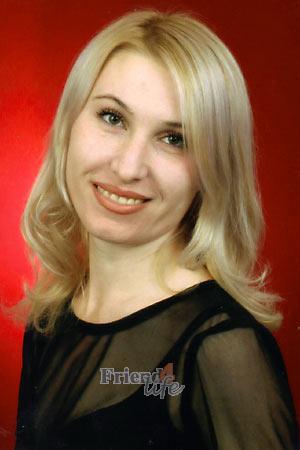 58990 - Renata Age: 37 - Russia