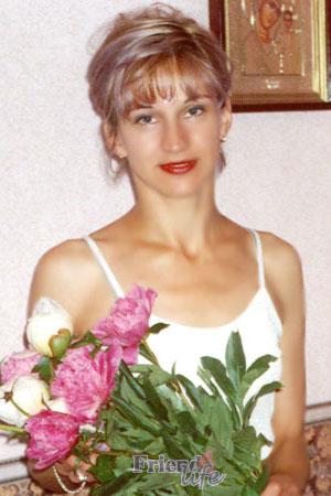 72192 - Svetlana Age: 35 - Russia
